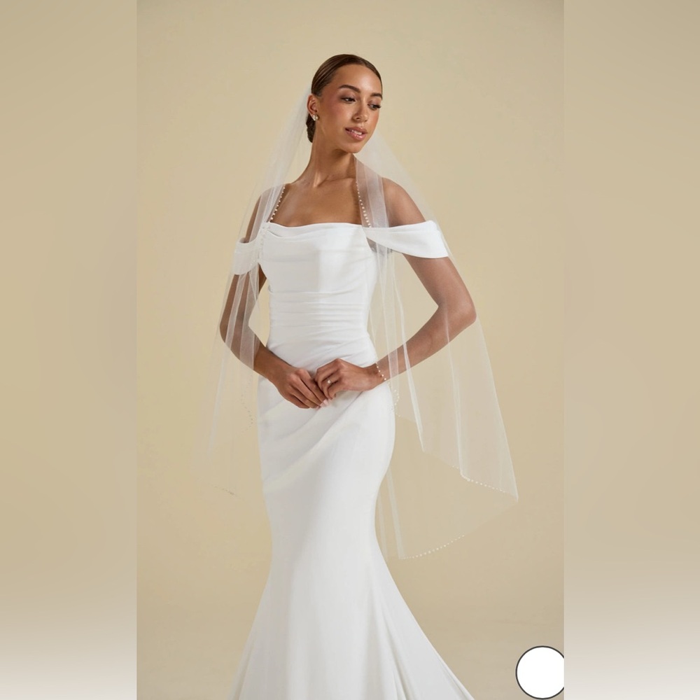 Lula Veil in light ivory
